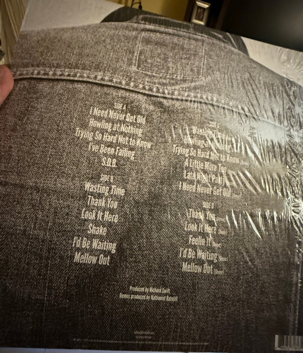 Nathaniel Rateliff & The Night Sweats - 10th Anniversary (Translucent Black 2-LP) - Detail