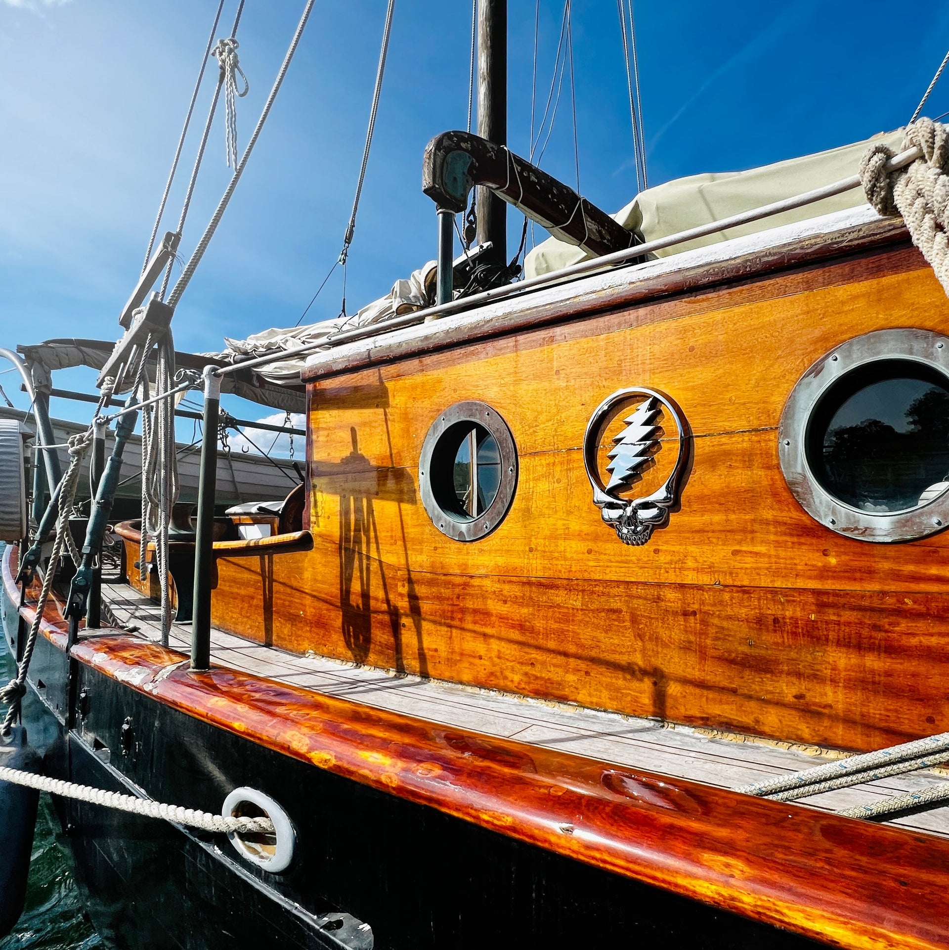 The Mega Stealie Badge