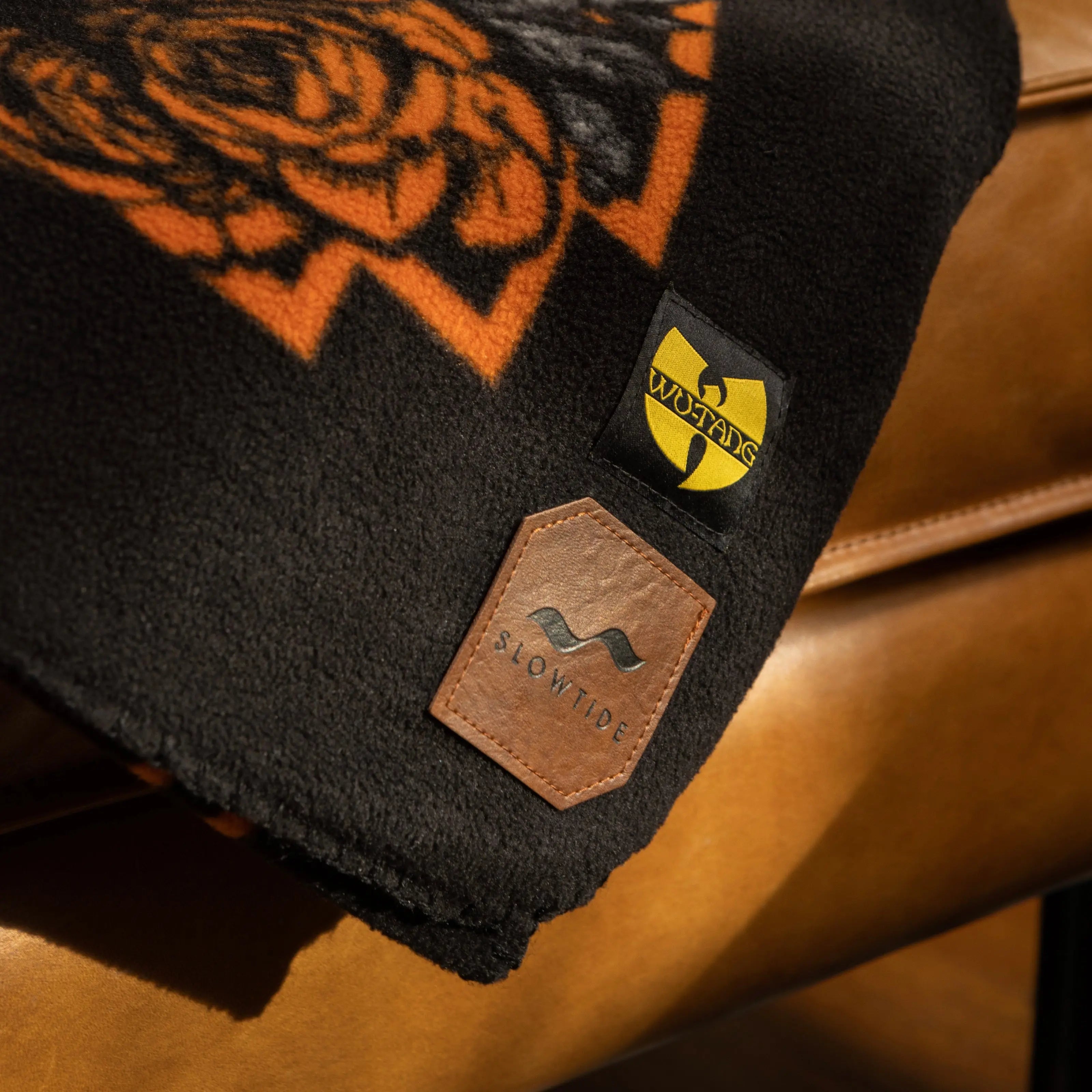 Slowtide Throw Blanket - Thumbnail 4