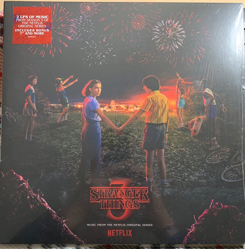 Front Cover: Stranger Things [TV Series] – Stranger Things: Soundtrack from the Netflix Original Series, Season 3 (2LP+Bonus 7in LP Vinyl) Vinyl LP | Relix
