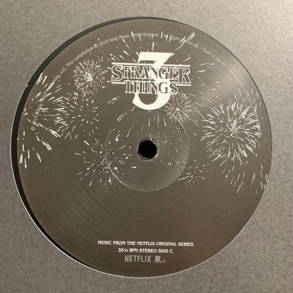 Image 2: Stranger Things [TV Series] – Stranger Things: Soundtrack from the Netflix Original Series, Season 3 (2LP+Bonus 7in LP Vinyl) Vinyl LP | Relix