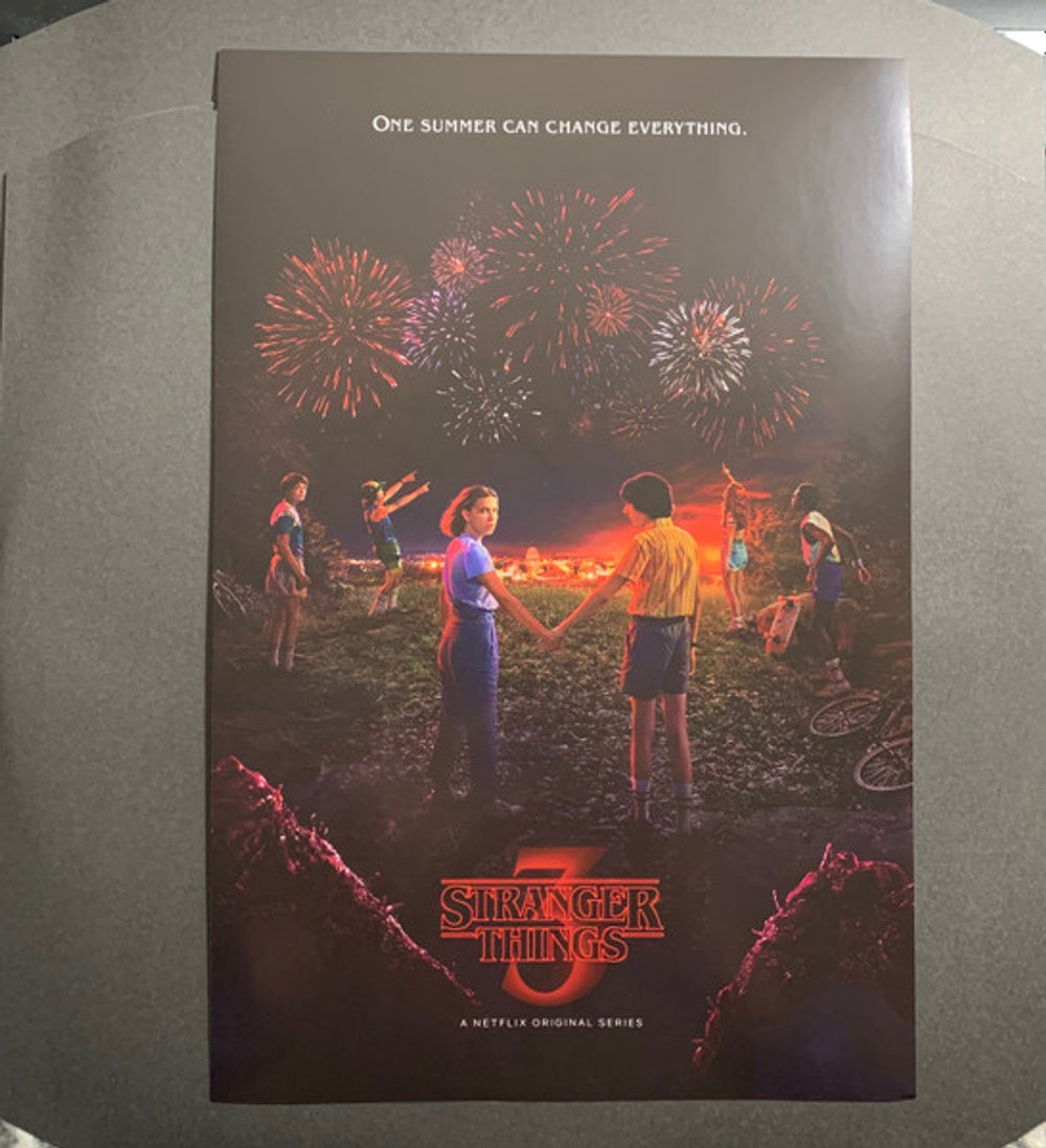 Image 4: Stranger Things [TV Series] – Stranger Things: Soundtrack from the Netflix Original Series, Season 3 (2LP+Bonus 7in LP Vinyl) Vinyl LP | Relix