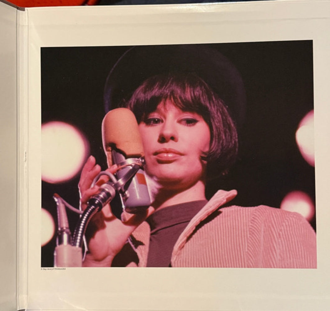 Image: Astrud Gilberto – Shadow Of Your Smile (Acoustic Sounds Vinyl Series, 180 Gram) Vinyl LP | Relix