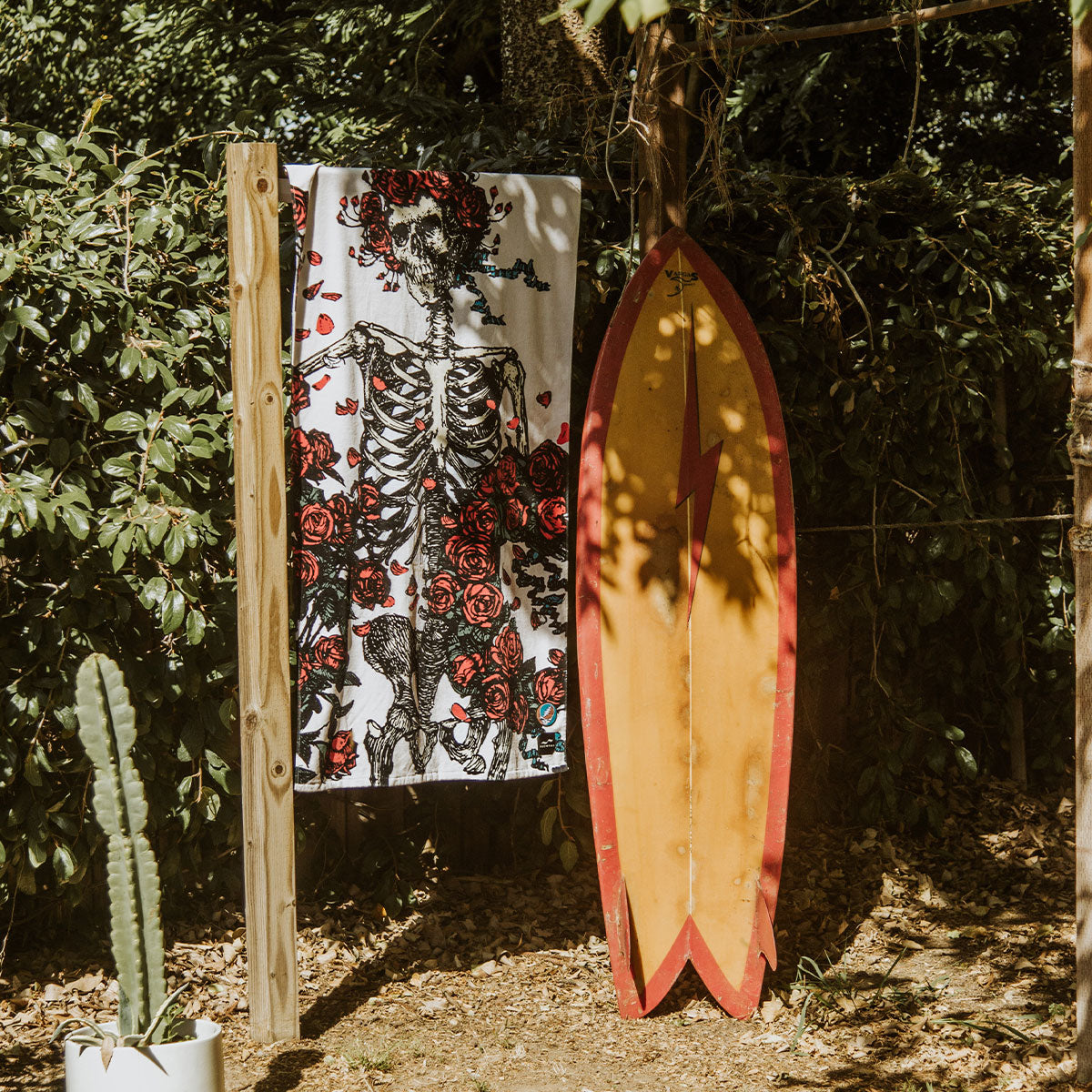 Skull & Roses Bertha Beach Towel | Grateful Dead x Slowtide